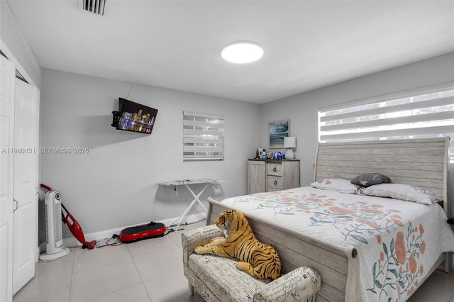 1210 N 71st Ave, Hollywood, FL 33024