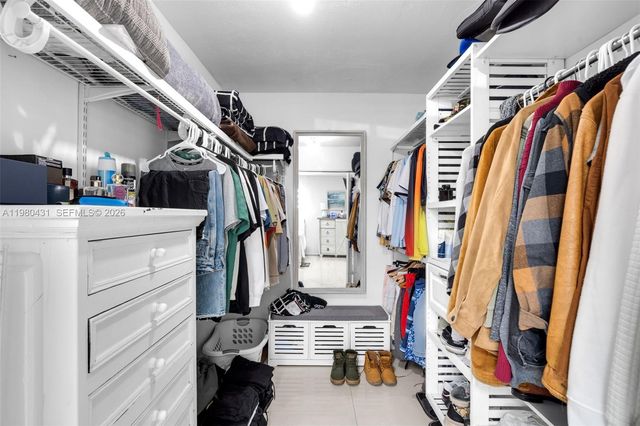 1210 N 71st Ave, Hollywood, FL 33024