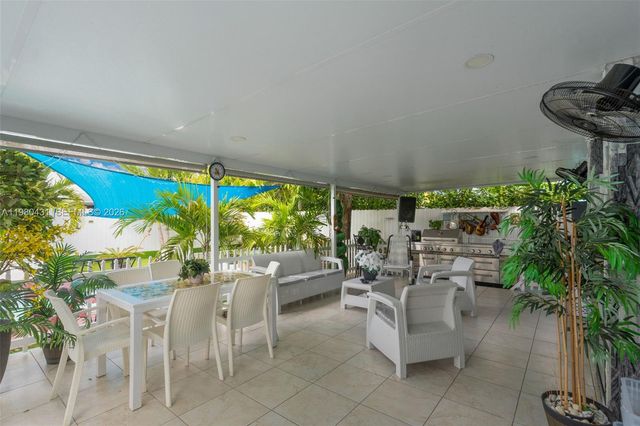 1210 N 71st Ave, Hollywood, FL 33024