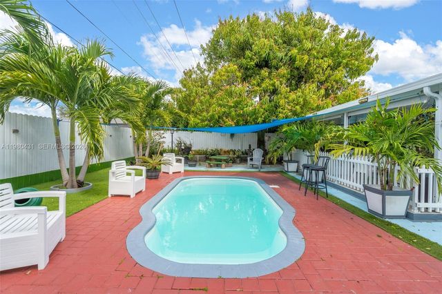 1210 N 71st Ave, Hollywood, FL 33024