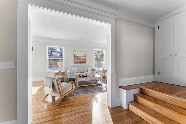 2320 Humboldt Avenue S, Minneapolis, MN 55405