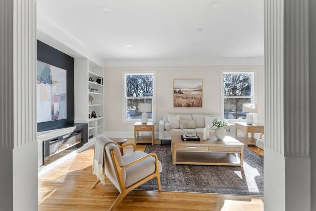 2320 Humboldt Avenue S, Minneapolis, MN 55405