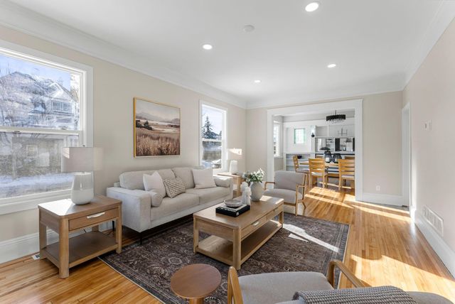 2320 Humboldt Avenue S, Minneapolis, MN 55405