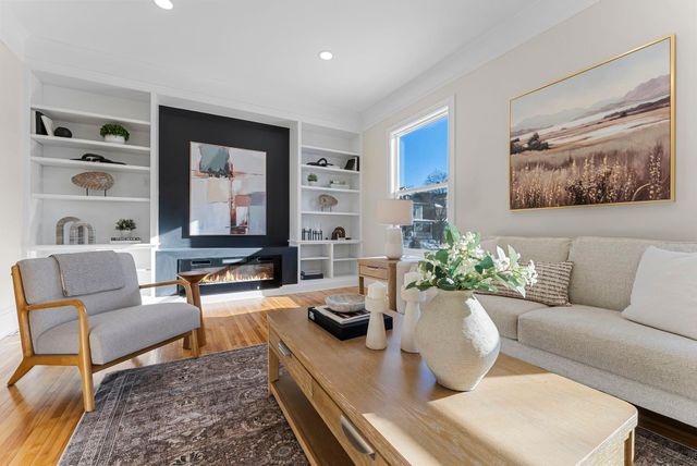 2320 Humboldt Avenue S, Minneapolis, MN 55405