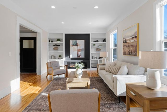 2320 Humboldt Avenue S, Minneapolis, MN 55405