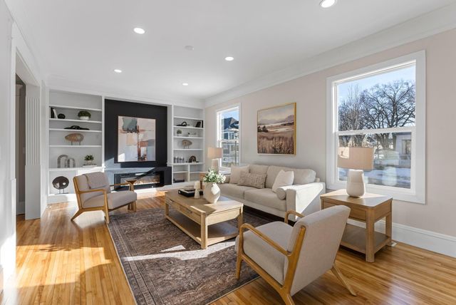 2320 Humboldt Avenue S, Minneapolis, MN 55405