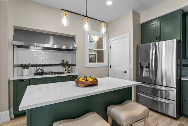 2320 Humboldt Avenue S, Minneapolis, MN 55405