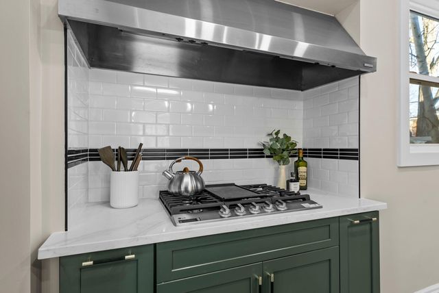 2320 Humboldt Avenue S, Minneapolis, MN 55405