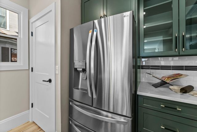 2320 Humboldt Avenue S, Minneapolis, MN 55405