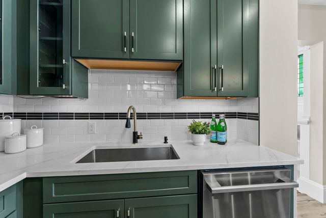 2320 Humboldt Avenue S, Minneapolis, MN 55405