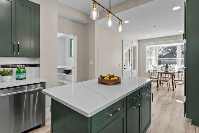 2320 Humboldt Avenue S, Minneapolis, MN 55405