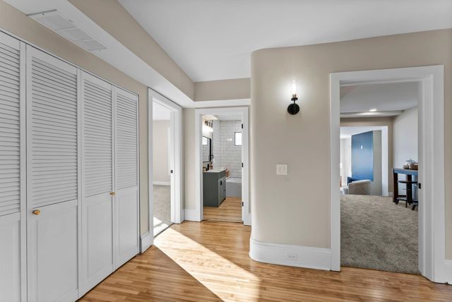 2320 Humboldt Avenue S, Minneapolis, MN 55405