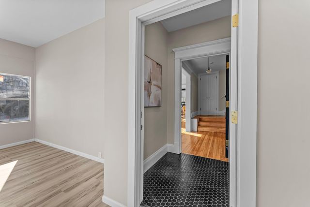 2320 Humboldt Avenue S, Minneapolis, MN 55405