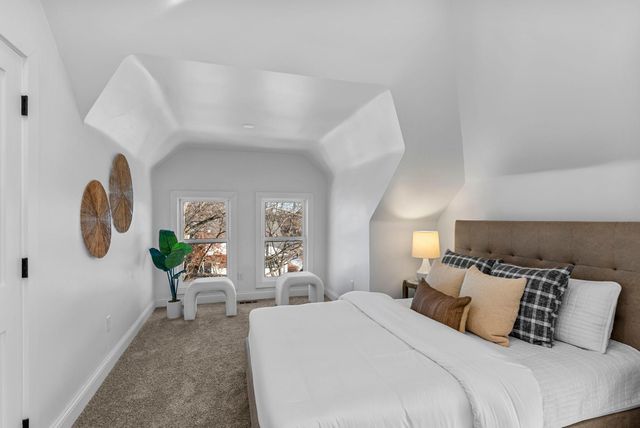 2320 Humboldt Avenue S, Minneapolis, MN 55405