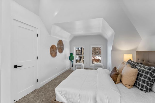 2320 Humboldt Avenue S, Minneapolis, MN 55405