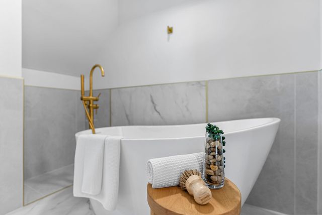 2320 Humboldt Avenue S, Minneapolis, MN 55405