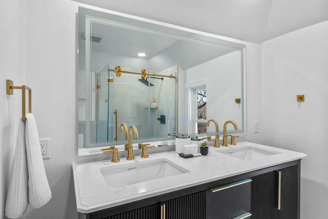 2320 Humboldt Avenue S, Minneapolis, MN 55405