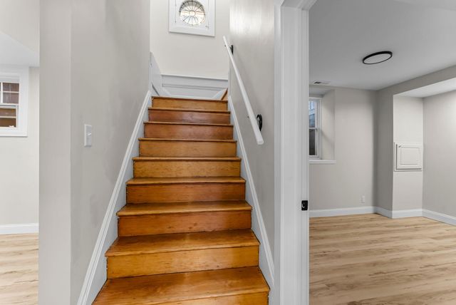 2320 Humboldt Avenue S, Minneapolis, MN 55405