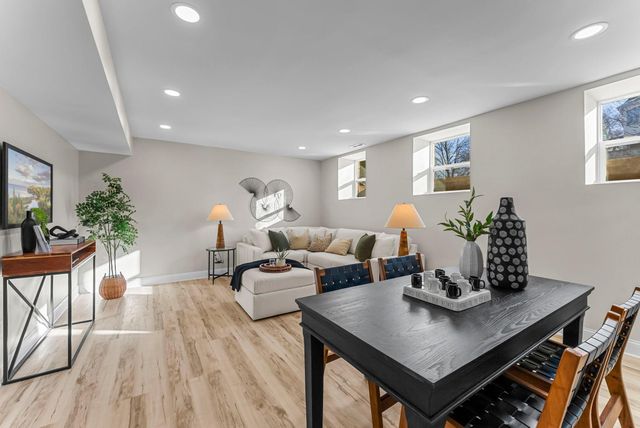 2320 Humboldt Avenue S, Minneapolis, MN 55405