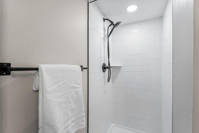 2320 Humboldt Avenue S, Minneapolis, MN 55405