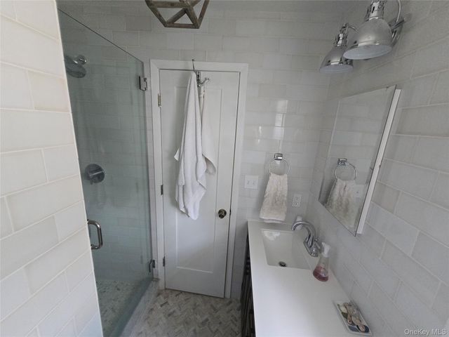 870 Noyack Road, Southampton, NY 11968
