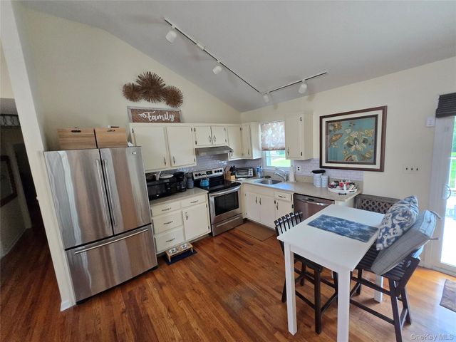 870 Noyack Road, Southampton, NY 11968