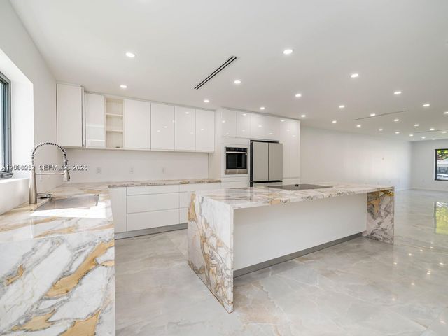 30 NW 41st Street 1, Miami, FL 33127