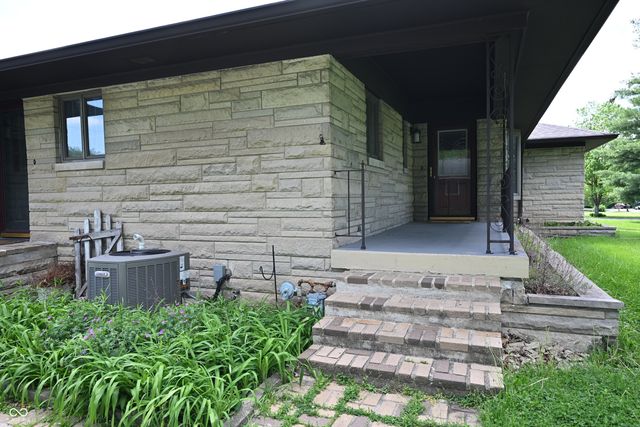 957 E Cragmont Drive, Indianapolis, IN 46227