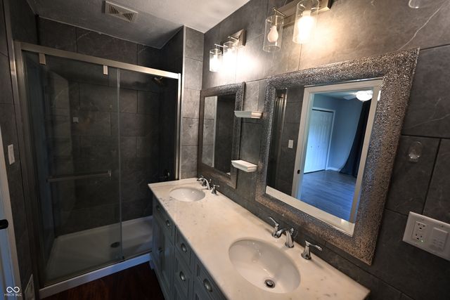 957 E Cragmont Drive, Indianapolis, IN 46227