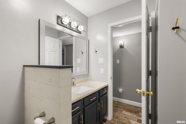 3029 TEAKWOOD Drive, Herrin, IL 62948