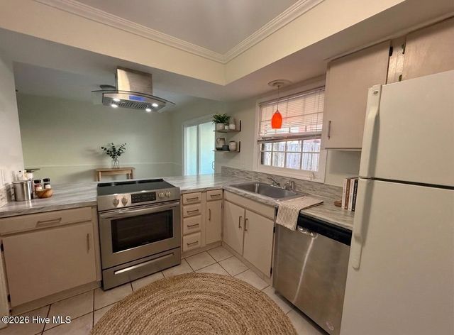 126 Oakmont Drive 11, Greenville, NC 27858