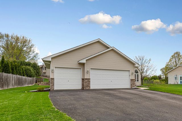 1435 Springwood Lane, Faribault, MN 55021