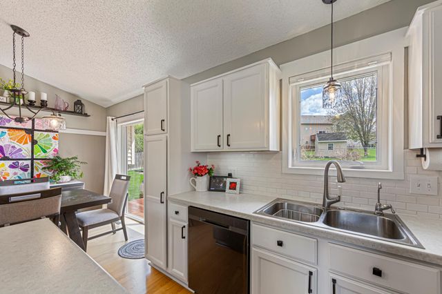 1435 Springwood Lane, Faribault, MN 55021