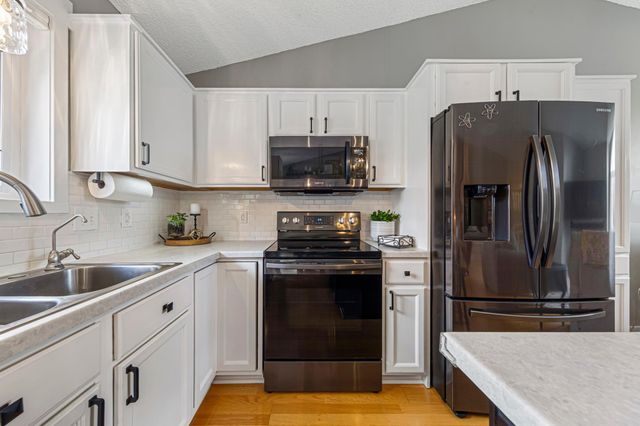 1435 Springwood Lane, Faribault, MN 55021