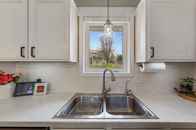 1435 Springwood Lane, Faribault, MN 55021