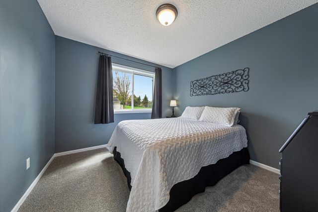 1435 Springwood Lane, Faribault, MN 55021