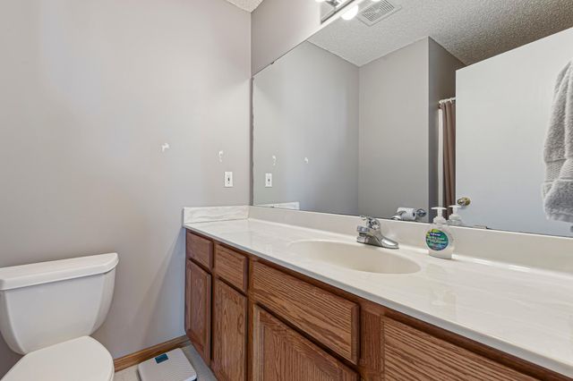 1435 Springwood Lane, Faribault, MN 55021