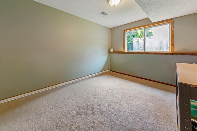 1435 Springwood Lane, Faribault, MN 55021
