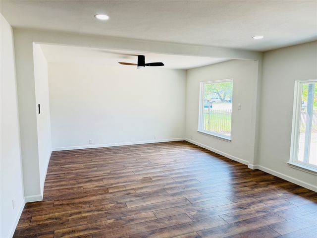 740 Bimebella Lane, Dallas, TX 75211