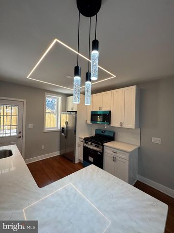 134 W RUSCOMB ST, Philadelphia, PA 19120