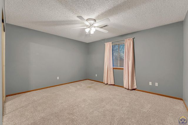 6040 SW 25th ST, Topeka, KS 66614