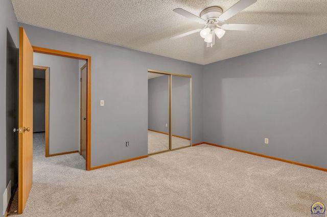 6040 SW 25th ST, Topeka, KS 66614