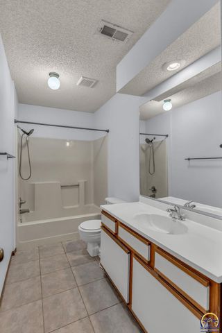 6040 SW 25th ST, Topeka, KS 66614