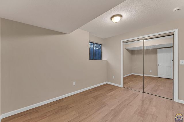 6040 SW 25th ST, Topeka, KS 66614