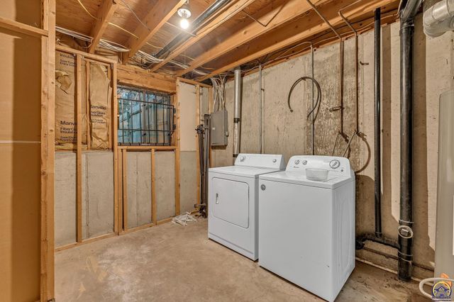 6040 SW 25th ST, Topeka, KS 66614