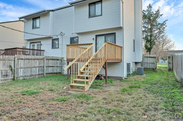 6040 SW 25th ST, Topeka, KS 66614