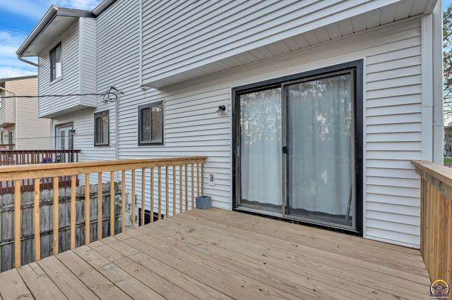 6040 SW 25th ST, Topeka, KS 66614