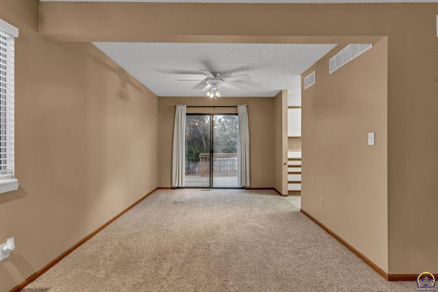 6040 SW 25th ST, Topeka, KS 66614