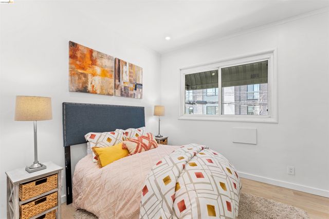 2832 Summit St, Oakland, CA 94609