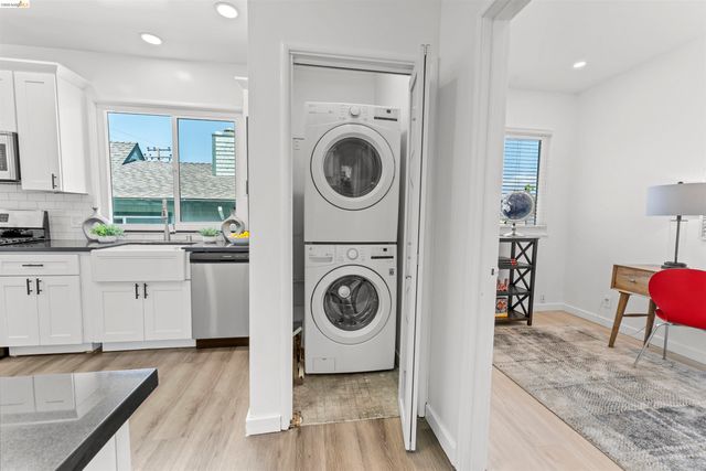 2832 Summit St, Oakland, CA 94609